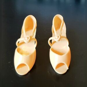 Vintage 1980s 18" Mego Candi doll Beige Shoes Heels RARE